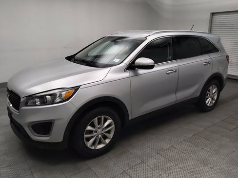 Used 2016 Kia Sorento FWD image 2