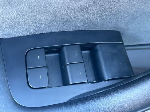 Used 2023 Tesla Model Y Performance image 24