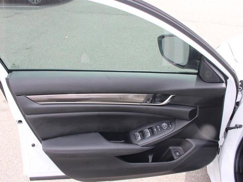 Used 2022 Honda Accord Sport image 12