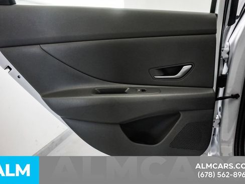 Used 2025 Hyundai Elantra SE image 46