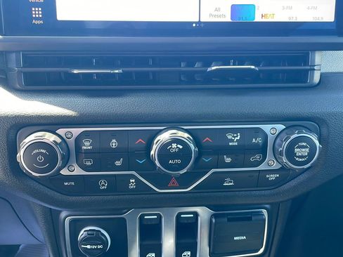 Used 2025 Jeep Wrangler Sport AWD/4WD image 21