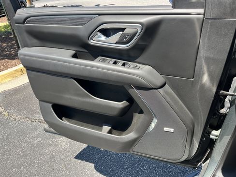 Used 2023 GMC Yukon SLT w/ SLT Premium Package RWD image 14
