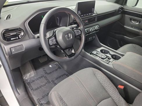 Used 2025 Honda Pilot Sport image 20