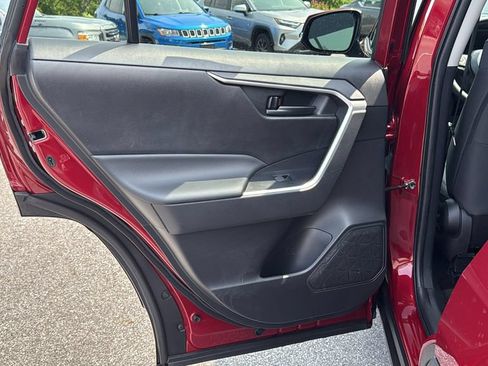 Used 2022 Toyota RAV4 LE AWD/4WD image 21