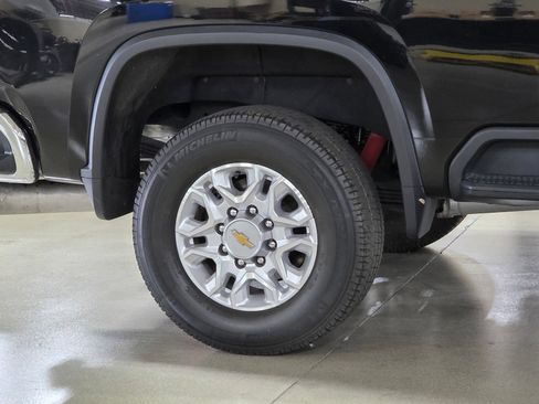 Used 2023 Chevrolet Silverado 2500 LTZ w/ Z71 Off-Road Package AWD/4WD image 9