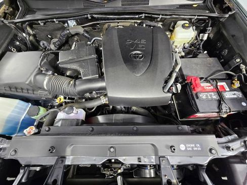 Used 2019 Toyota Tacoma TRD Off-Road image 13