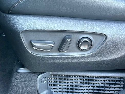 Used 2025 Toyota Sienna Platinum AWD/4WD image 25