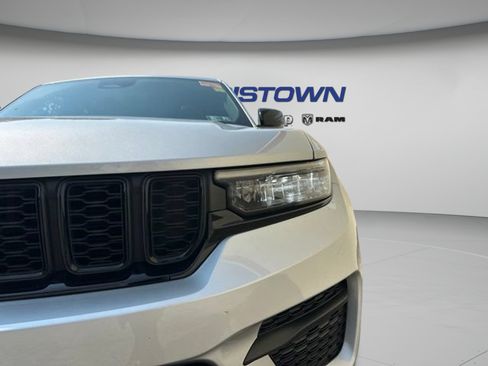 Used 2023 Jeep Grand Cherokee Altitude AWD/4WD image 25