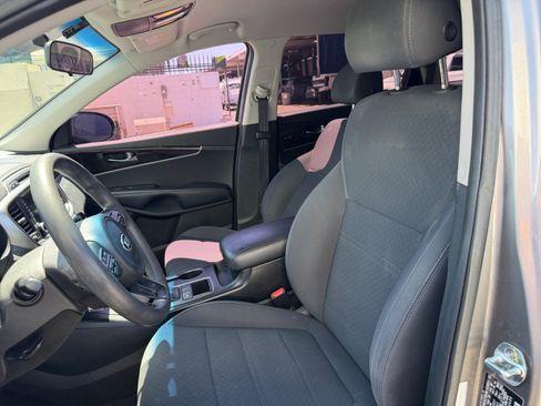 Used 2018 Kia Sorento FWD image 12