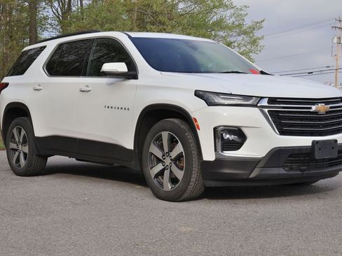 Used 2023 Chevrolet Traverse LT w/ LT Premium Package AWD/4WD image 6