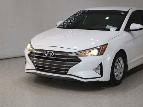 Used 2020 Hyundai Elantra SE image 2