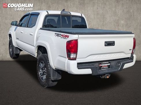 Used 2016 Toyota Tacoma TRD Sport w/ Towing Package AWD/4WD image 5