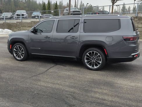 Used 2023 Jeep Wagoneer L Series III w/ Premium Group I image 4