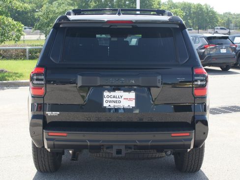 Used 2025 Toyota 4Runner TRD Off-Road Premium AWD/4WD image 3