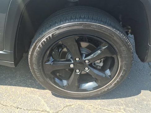 Certified 2023 Jeep Grand Cherokee Altitude AWD/4WD image 7