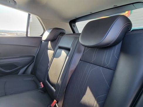 Used 2020 Chevrolet Trax LT w/ Sun & Sound Package image 48