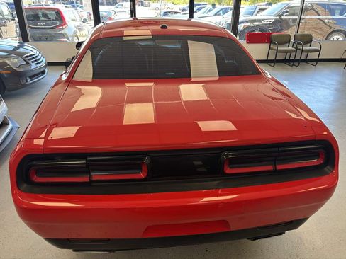 Used 2016 Dodge Challenger SXT RWD image 10