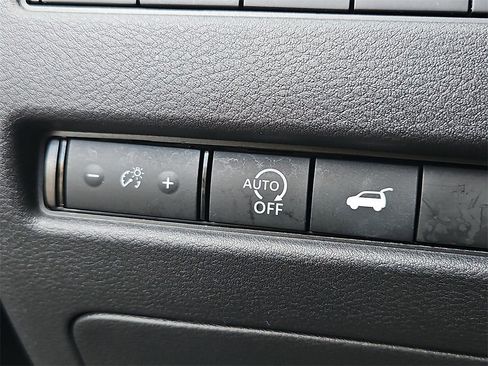 Certified 2024 Nissan Rogue SV image 22