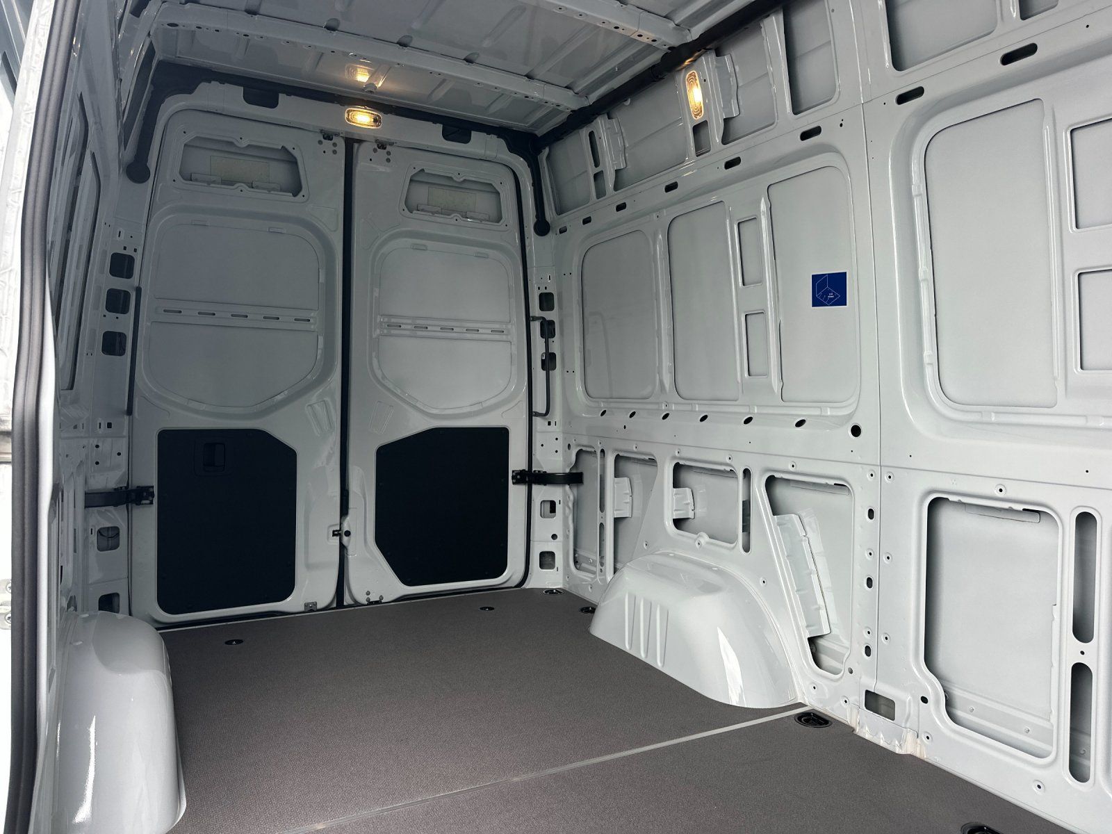 Used 2025 Mercedes-Benz Sprinter 2500 image 13