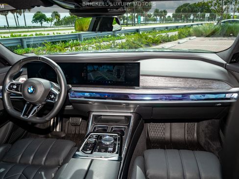 Used 2024 BMW 760i xDrive w/ Executive Package image 6