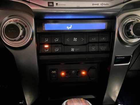 Used 2018 Toyota 4Runner Limited image 32