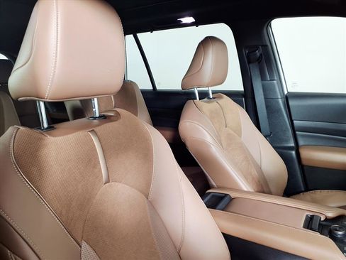 Used 2024 Toyota Grand Highlander AWD Hybrid image 10