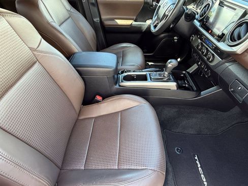 Used 2019 Toyota Tacoma Limited RWD image 28