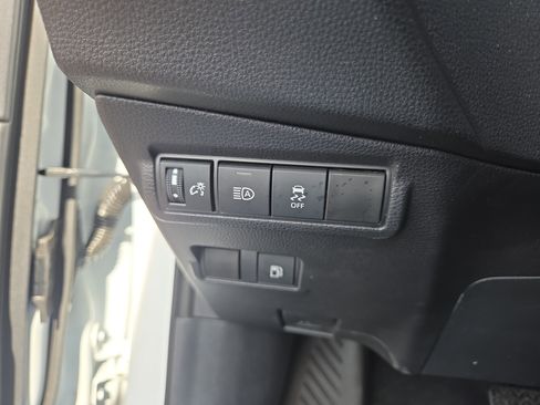 Used 2025 Toyota Corolla Cross AWD Hybrid w/ Moonroof Package image 28