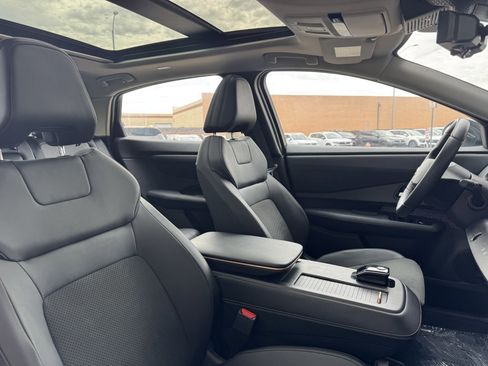 Used 2024 Nissan Ariya FWD image 43