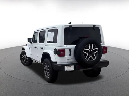 Used 2025 Jeep Wrangler Unlimited Sahara AWD/4WD image 9