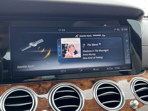 Used 2017 Mercedes-Benz E 300 image 23