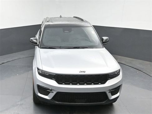 New 2025 Jeep Grand Cherokee Limited image 32