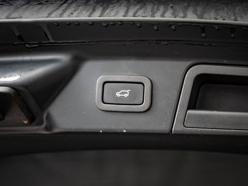 Used 2022 Land Rover Range Rover Velar R-Dynamic S image 18