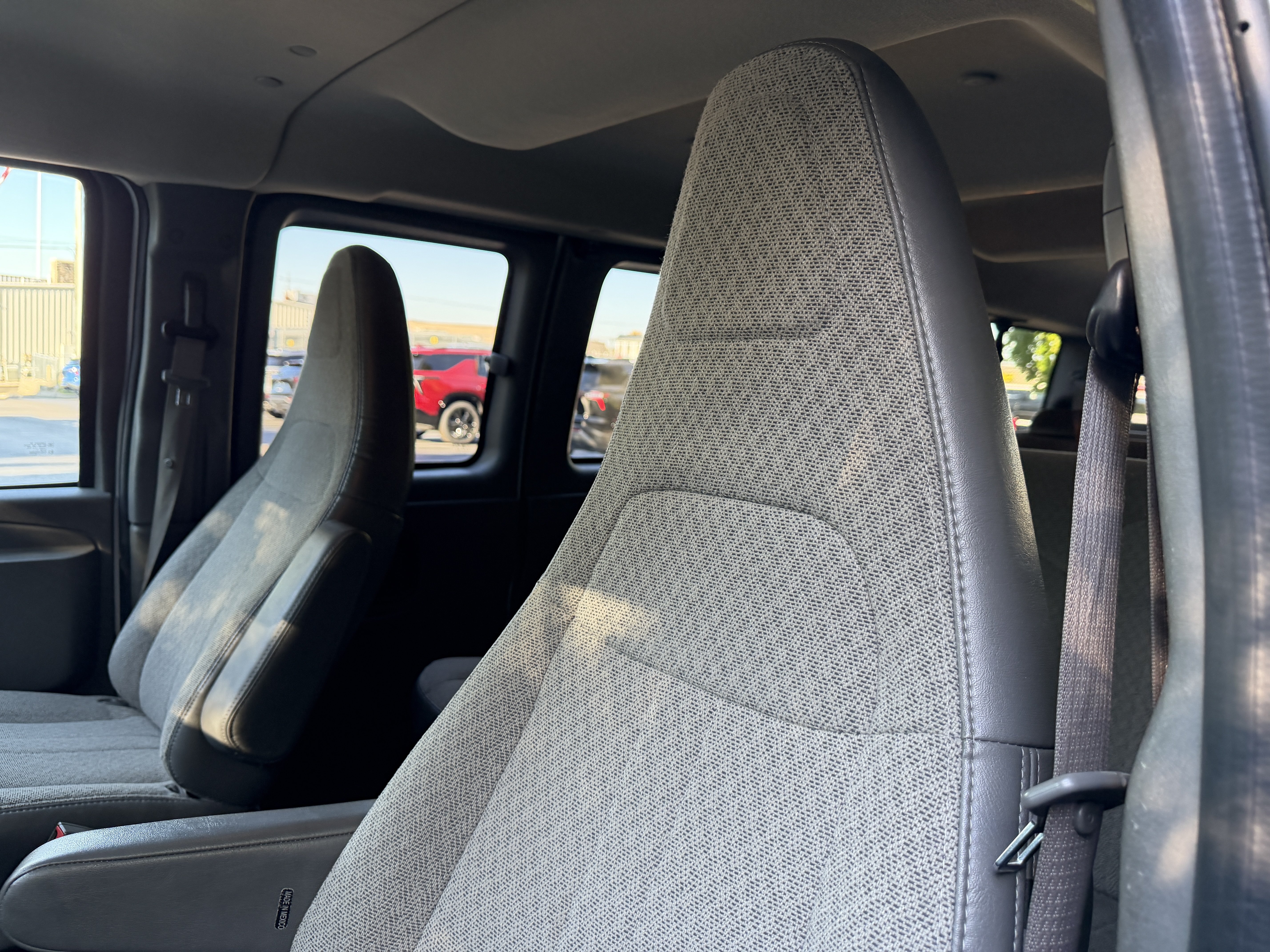 Used 2025 GMC Savana 3500 LT w/ LT Preferred Equipment Group RWD image 12