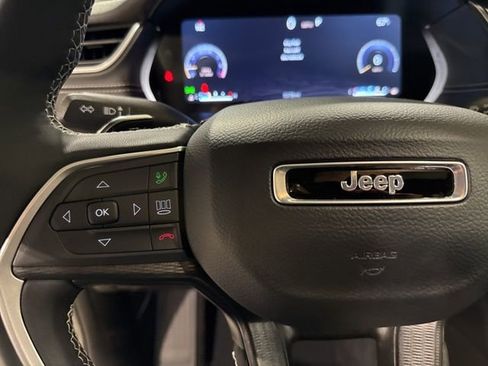 Used 2025 Jeep Grand Cherokee Altitude image 37