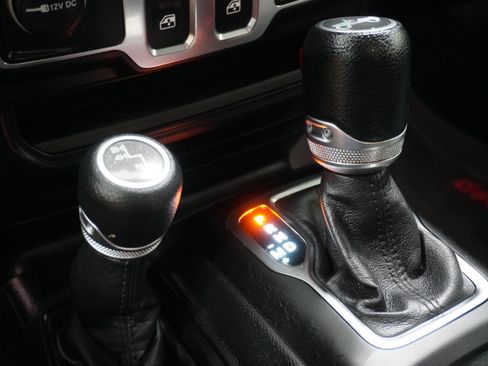 Used 2018 Jeep Wrangler Sport S image 21