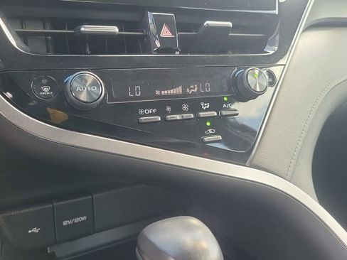 Used 2022 Toyota Camry SE FWD image 14
