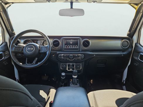 Used 2022 Jeep Gladiator Willys image 11