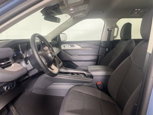 Used 2025 Ford Explorer Active AWD/4WD image 13