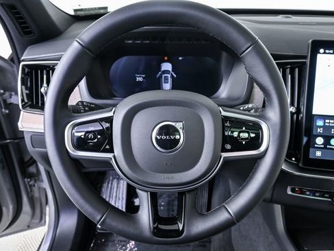 Used 2025 Volvo XC90 B5 Plus image 10