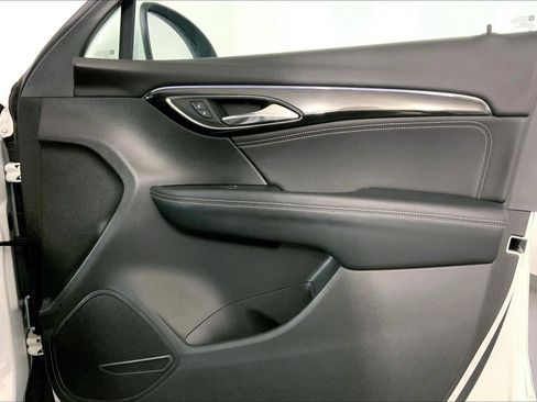 Used 2023 Buick Envision Essence image 25