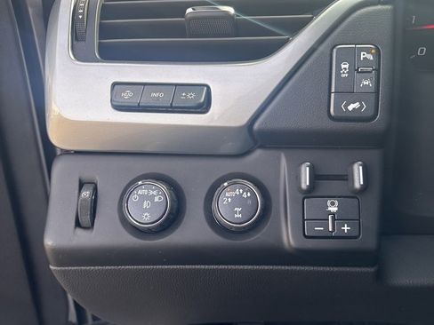 Used 2020 Chevrolet Suburban Premier w/ Premier 6.2L Value Package image 15