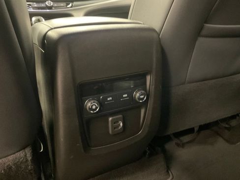 Used 2019 Buick Enclave Essence AWD/4WD image 25
