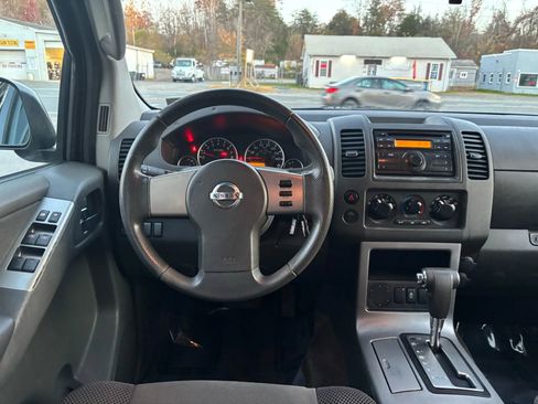 Used 2012 Nissan Pathfinder S image 30