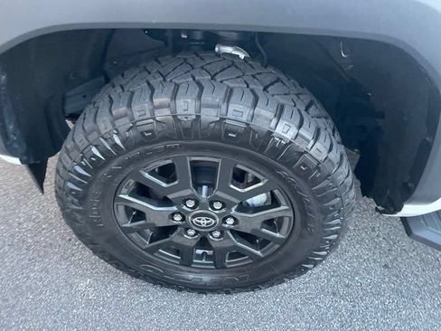 Used 2025 Toyota 4Runner SR5 AWD/4WD image 13