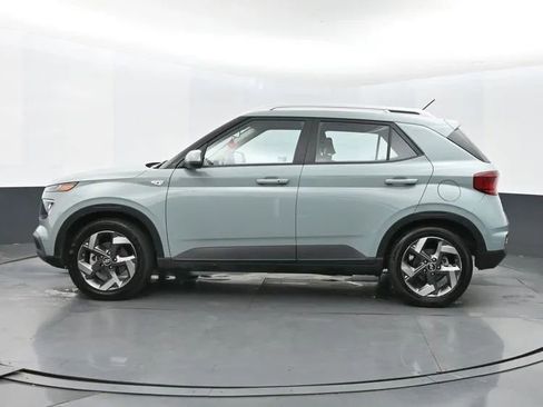 Used 2025 Hyundai Venue SEL image 3