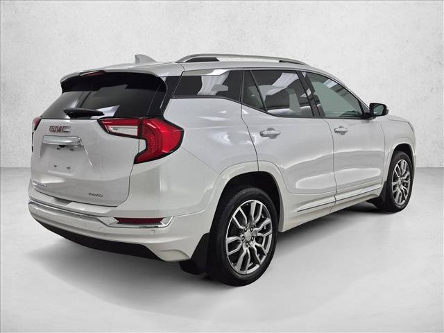 Used 2024 GMC Terrain Denali w/ Denali Premium Package AWD/4WD image 5