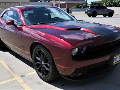 Used 2017 Dodge Challenger R/T w/ Blacktop Package RWD image 5