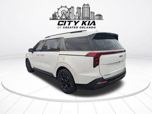 Certified 2025 Kia Carnival SX FWD image 3