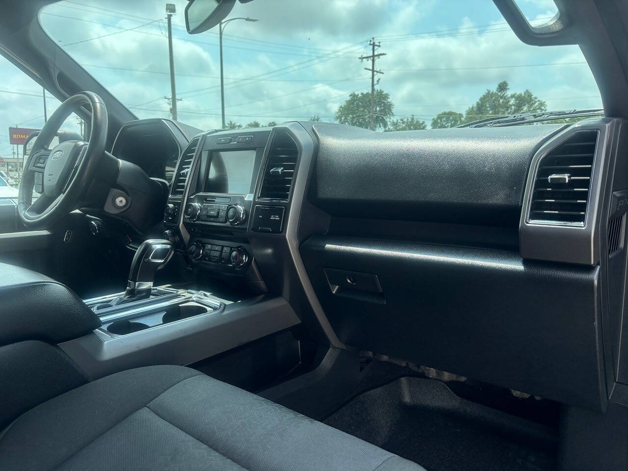 Used 2018 Ford F150 XLT w/ Equipment Group 302A Luxury AWD/4WD image 24